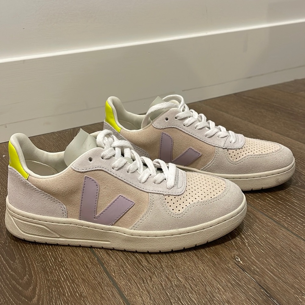 VEJA light purple and neon sneaker